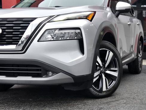 Used 2021 Nissan Rogue SL image 3