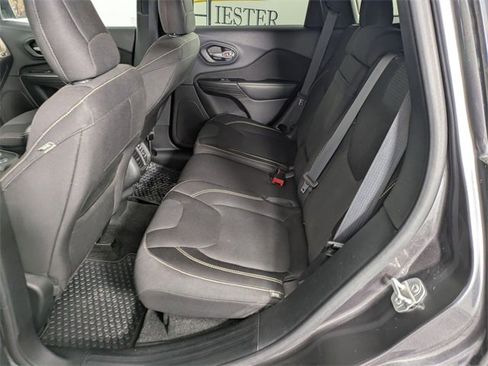 Used 2015 Jeep Cherokee Latitude w/ Cold Weather Group image 25