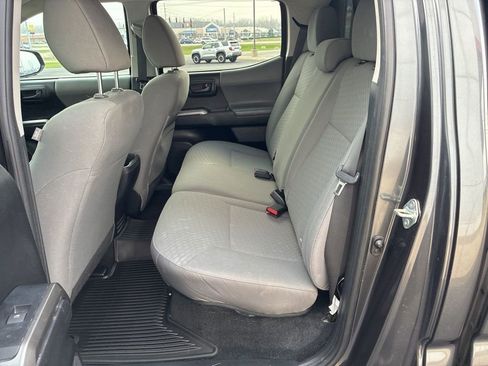 Used 2020 Toyota Tacoma SR5 AWD/4WD image 23