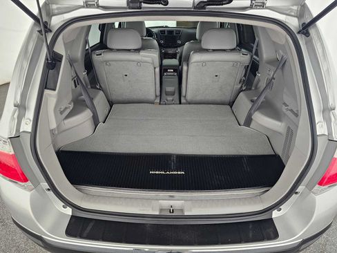 Used 2012 Toyota Highlander Limited w/ Tow Pkg FWD image 15