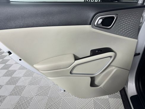 Used 2021 Kia Soul LX image 20