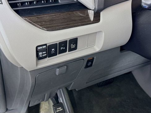 Used 2017 Toyota Sienna XLE Premium image 10