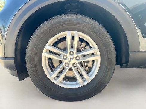 Used 2024 Ford Explorer XLT AWD/4WD image 31