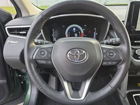 Used 2023 Toyota Corolla Cross XLE w/ Convenience Package image 11
