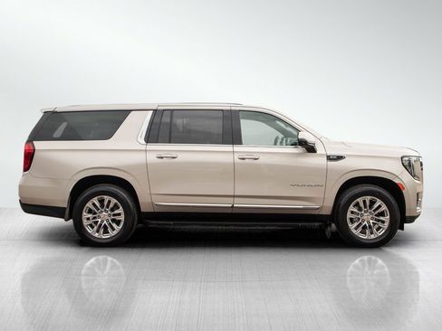 Used 2023 GMC Yukon XL SLT w/ SLT Premium Package AWD/4WD image 6