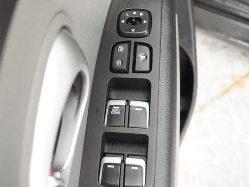 Used 2018 Kia Soul image 33