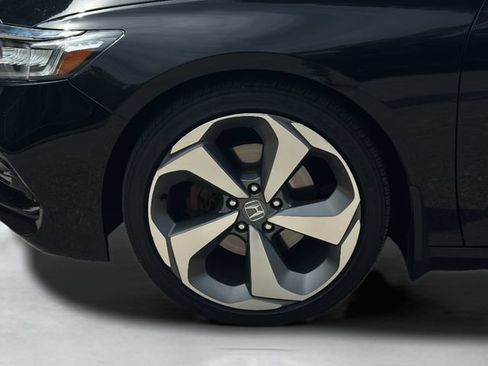 Certified 2018 Honda Accord Touring image 5
