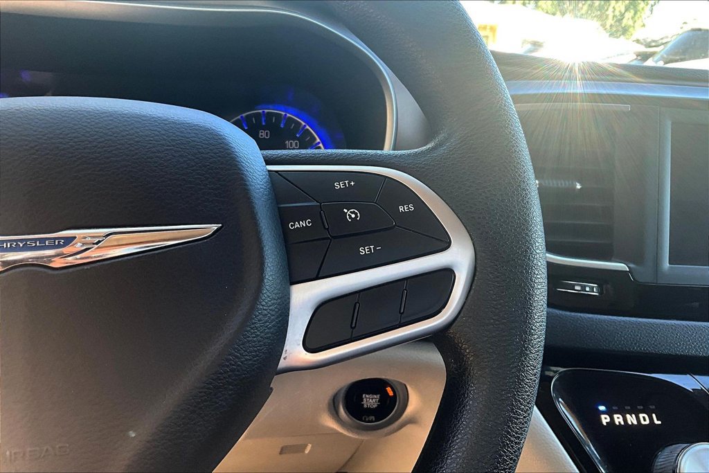 Used 2020 Chrysler Voyager Lxi FWD image 10