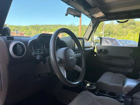 Used 2008 Jeep Wrangler Sahara w/ Dual Top Group AWD/4WD image 15