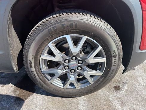 Used 2023 GMC Acadia SLT AWD/4WD image 4