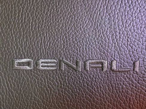 Used 2023 GMC Yukon XL Denali AWD/4WD image 16