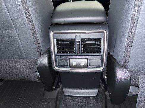 Used 2024 Subaru Forester Premium image 30