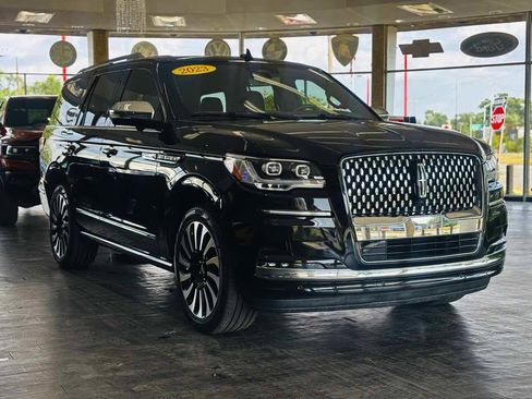 Used 2023 Lincoln Navigator Black Label AWD/4WD image 4