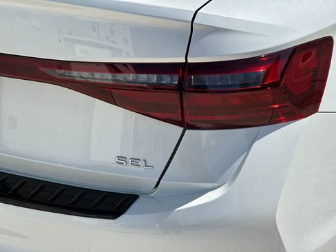 Used 2025 Volkswagen Jetta SEL image 27