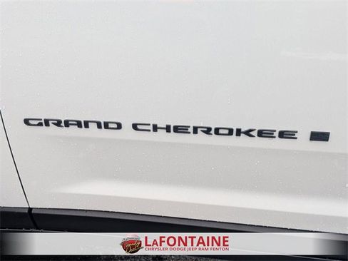 New 2025 Jeep Grand Cherokee Altitude image 10