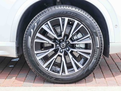 Used 2025 Volvo XC90 T8 Plus w/ Protection Package Premier AWD/4WD image 11