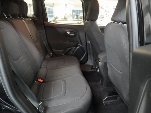 Used 2020 Jeep Renegade Latitude w/ Cold Weather Group image 27