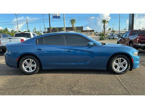Used 2022 Dodge Charger SXT w/ Driver Convenience Group RWD image 6