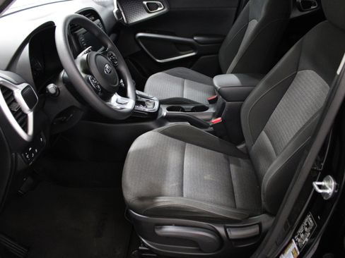 Used 2020 Kia Soul S FWD image 5