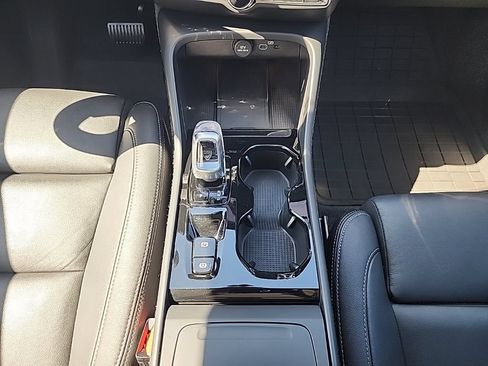Certified 2026 Volvo XC40 B5 Plus AWD/4WD image 23
