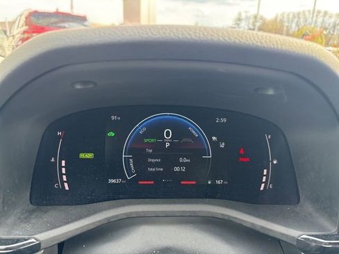 Used 2025 Toyota Camry LE image 9