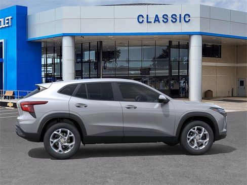 New 2026 Chevrolet Trax LS w/ LS Convenience Package FWD image 5