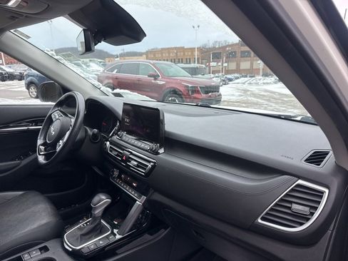 Used 2023 Kia Seltos SX image 10