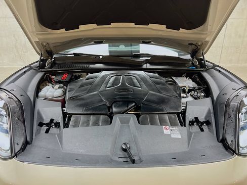 Certified 2025 Porsche Cayenne E-Hybrid Coupe AWD/4WD image 32