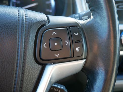 Used 2015 Toyota Highlander XLE image 28