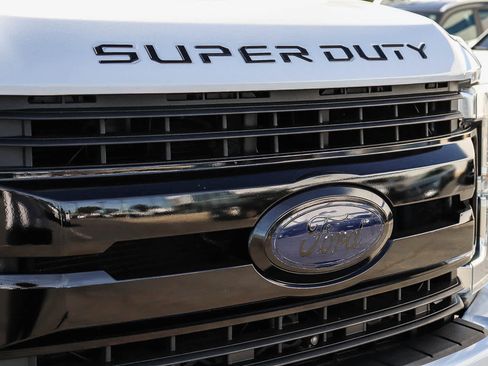 Used 2019 Ford F250 XLT w/ XLT Value Package image 3