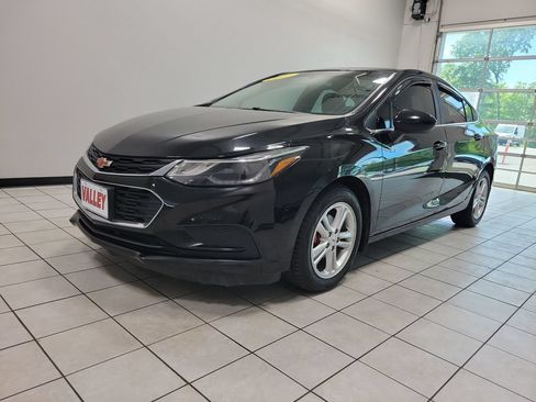 Used 2017 Chevrolet Cruze LT FWD image 7