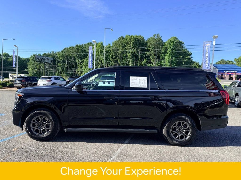 Used 2025 Ford Expedition Max Active AWD/4WD image 3