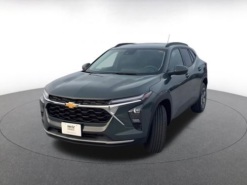 Used 2025 Chevrolet Trax LT image 7