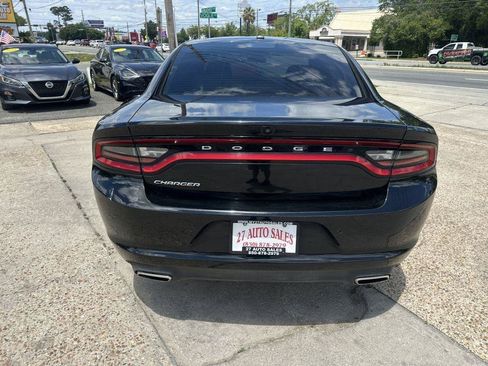 Used 2022 Dodge Charger SXT w/ Leather Interior Group RWD image 6
