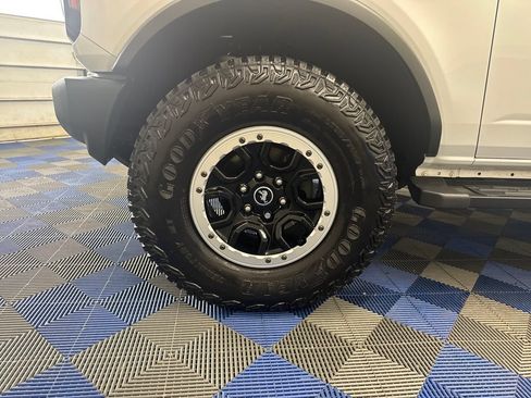 Used 2022 Ford Bronco Outer Banks w/ Sasquatch Package AWD/4WD image 32