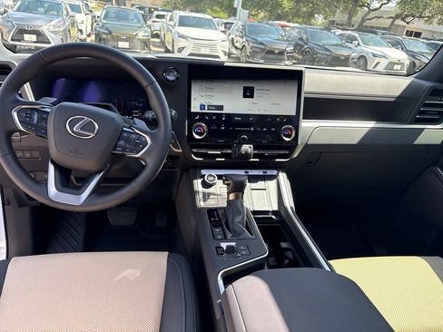 Certified 2026 Lexus GX 550 AWD/4WD image 18