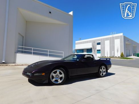 Used 1993 Chevrolet Corvette Convertible RWD image 2