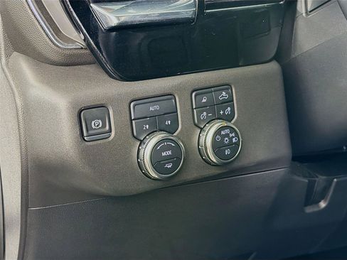 Used 2025 GMC Sierra 1500 SLT AWD/4WD image 17