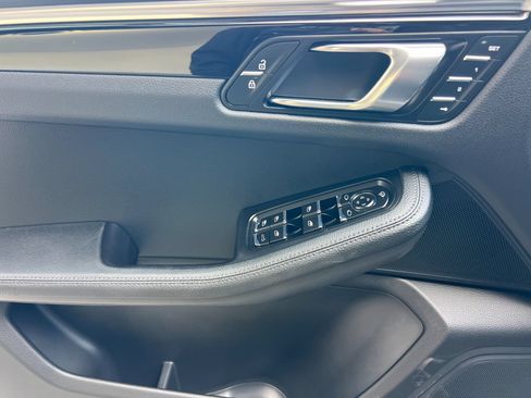 Certified 2023 Porsche Macan S AWD/4WD image 12