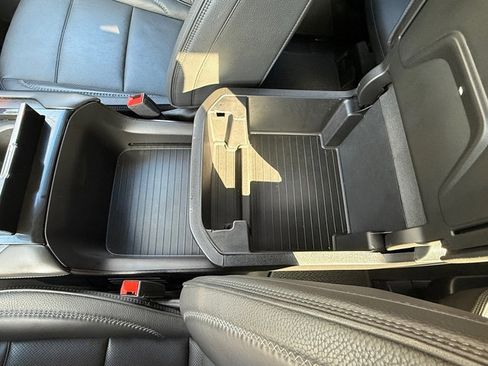 Used 2025 GMC Yukon Denali image 38