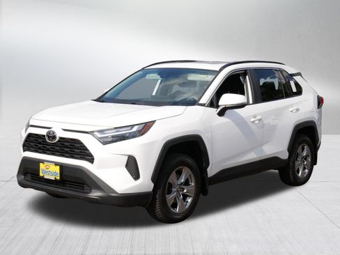 Used 2022 Toyota RAV4 XLE w/ Convenience Package AWD/4WD image 3