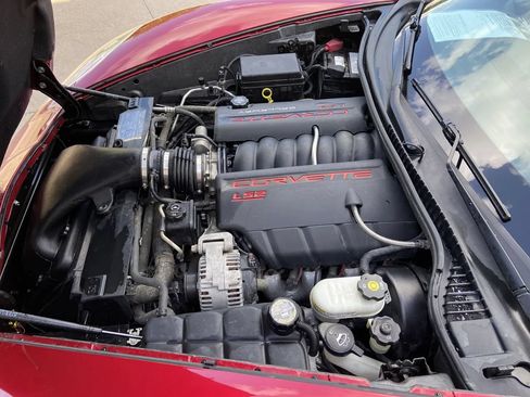 Used 2005 Chevrolet Corvette Coupe w/ Preferred Equipment Group RWD image 18
