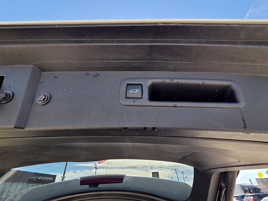 Used 2021 Toyota Highlander XLE FWD image 33