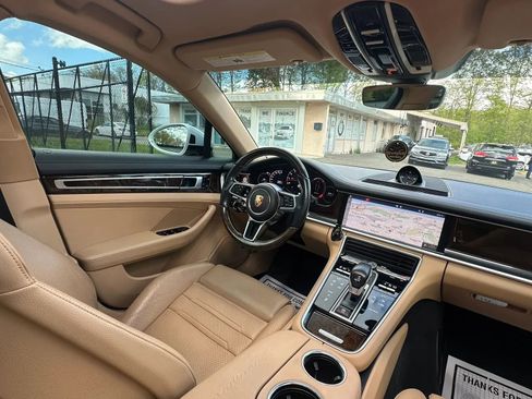 Used 2018 Porsche Panamera 4 AWD/4WD image 33