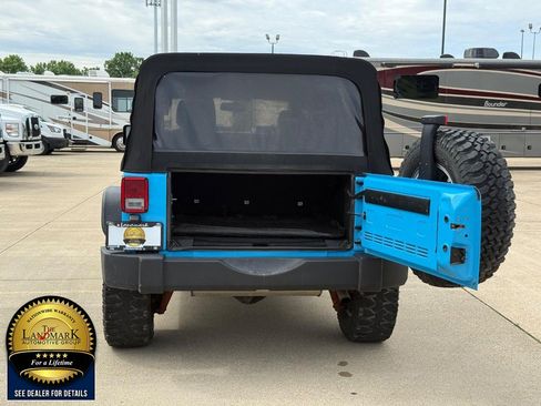 Used 2018 Jeep Wrangler Unlimited Rubicon w/ Connectivity Group AWD/4WD image 20