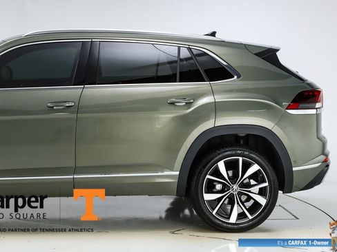 Used 2025 Volkswagen Atlas Cross Sport SEL Premium R-Line image 4