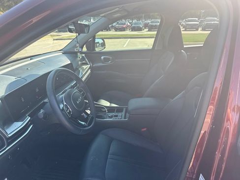 Used 2025 Kia Sorento S FWD image 7