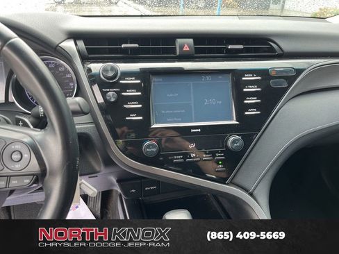 Used 2020 Toyota Camry SE FWD image 8