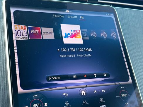 Used 2023 Mercedes-Benz EQE 500 4MATIC Sedan image 17