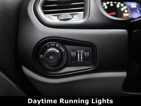 Used 2022 Jeep Renegade Latitude w/ Convenience Group image 11